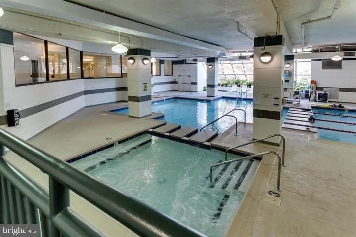 205 Yoakum Pkwy Unit 204 #204 - Photo 4 of 26