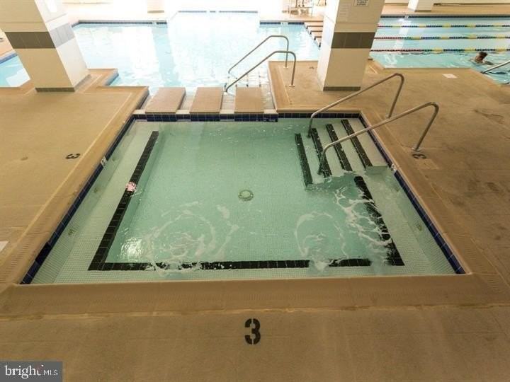 205 Yoakum Pkwy Unit 204 #204 - Photo 6 of 26