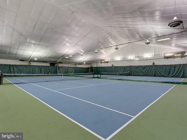 205 Yoakum Pkwy Unit 204 #204 - Photo 7 of 26