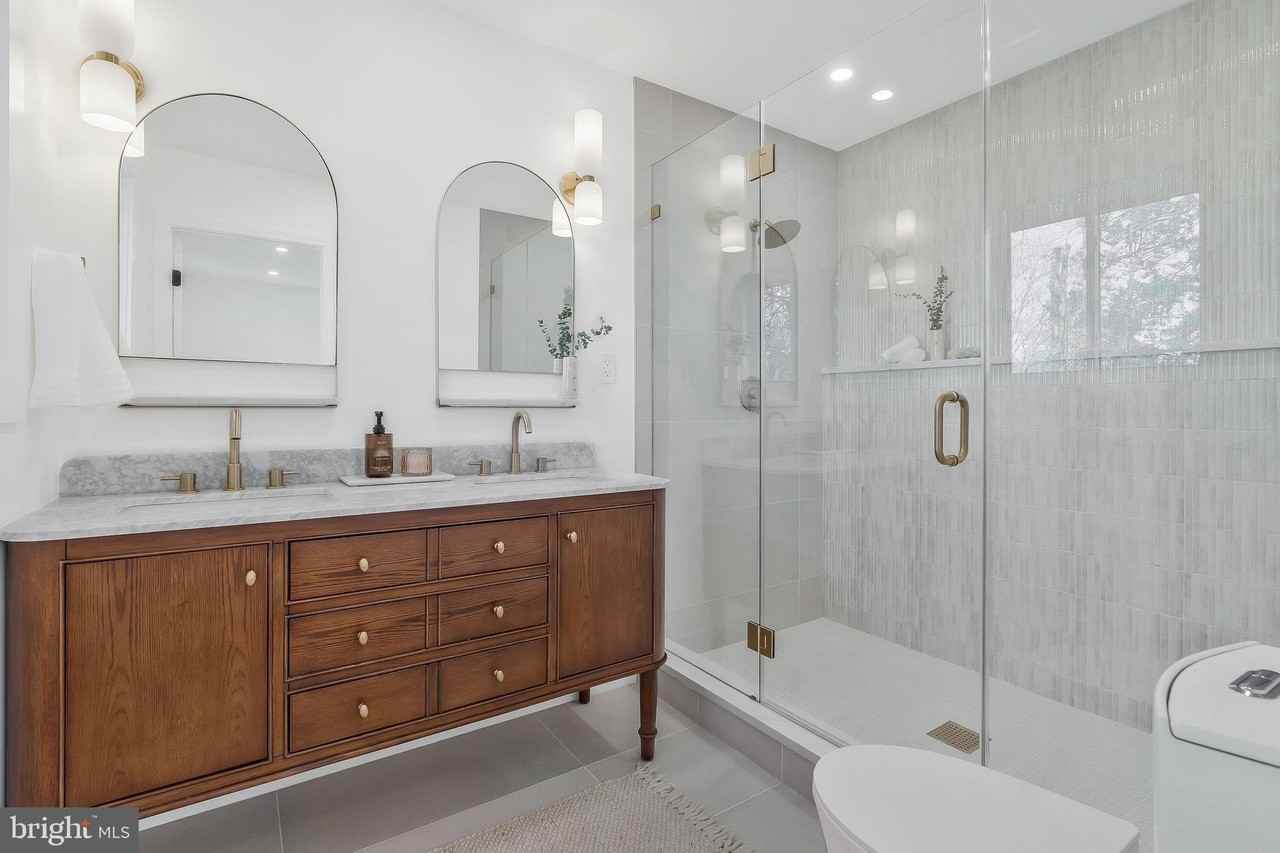 6810 Weaver Ave - Photo 2 of 50