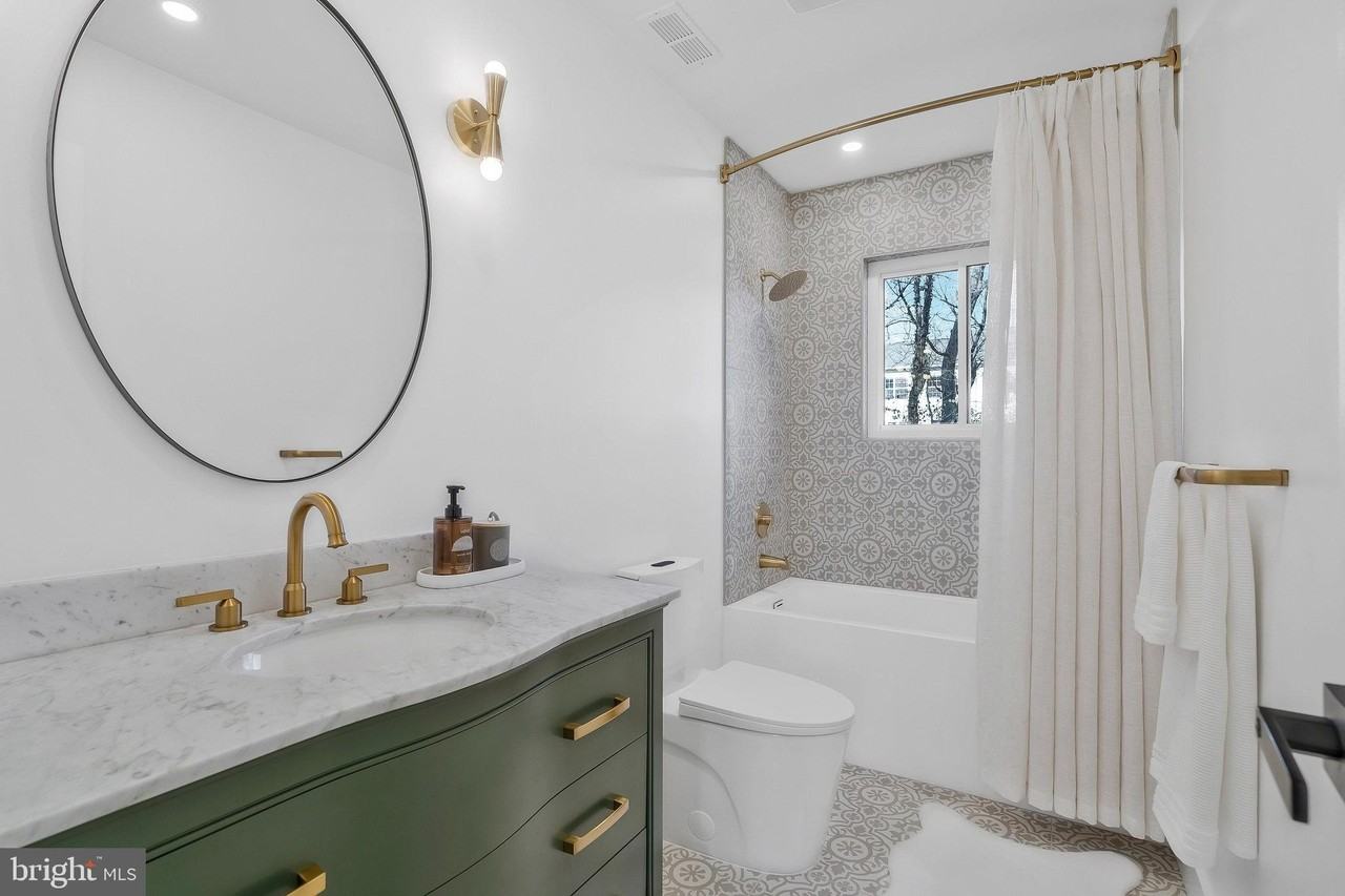 6810 Weaver Ave - Photo 3 of 50