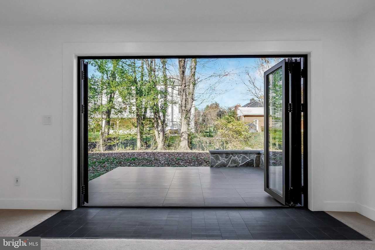 6810 Weaver Ave - Photo 5 of 50