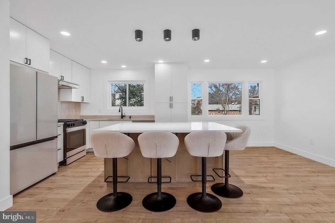 6810 Weaver Ave - Photo 7 of 50