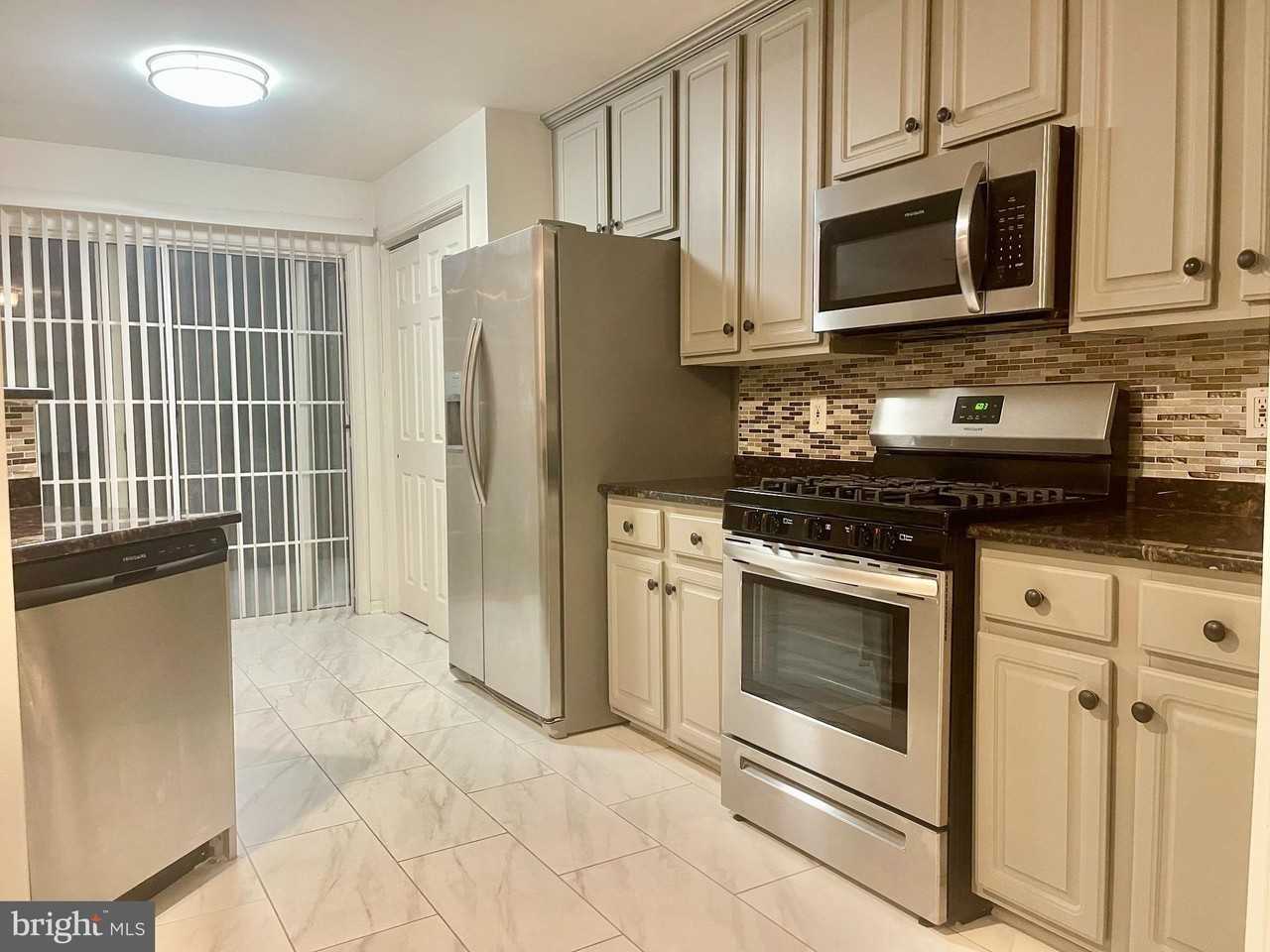 11854 Breton Ct Unit 17b #17B - Photo 4 of 22