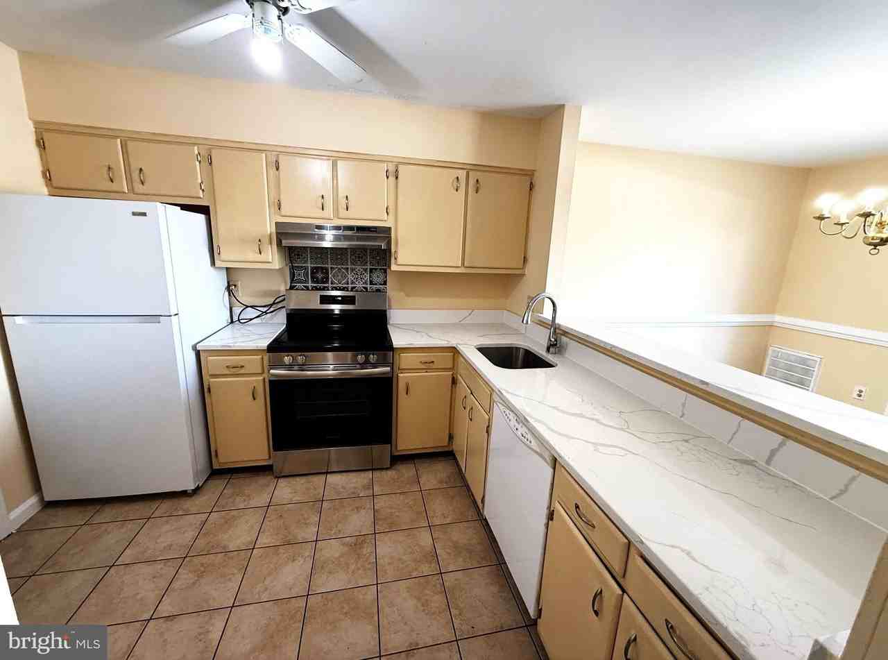 3921 Woodhue Pl - Photo 4 of 21