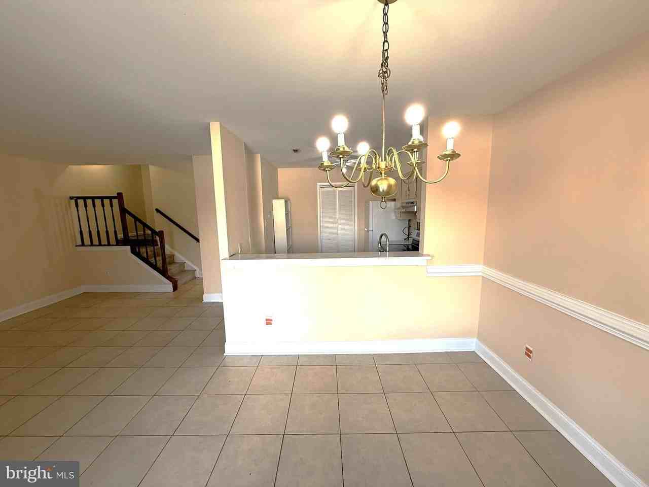 3921 Woodhue Pl - Photo 6 of 21