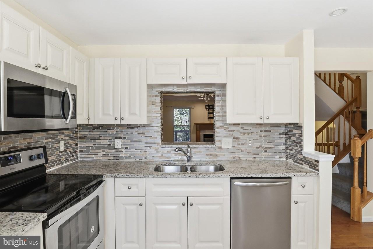 6203 Abbottsbury Row - Photo 5 of 35