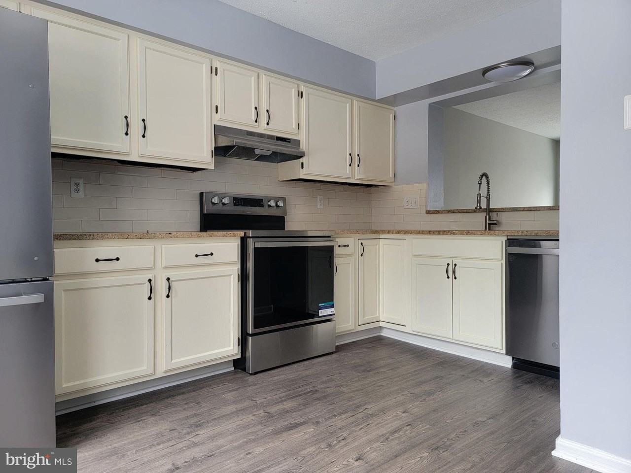 7370 Stream Way - Photo 2 of 24