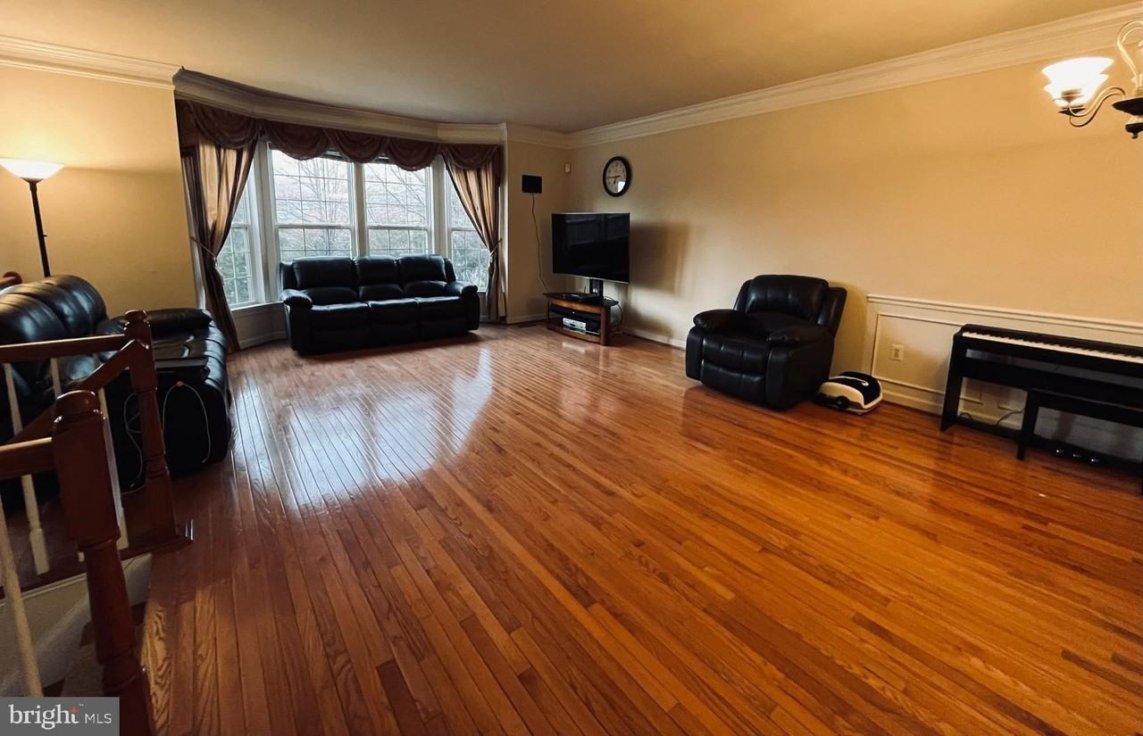 8829 Blue Royale Ln - Photo 3 of 31