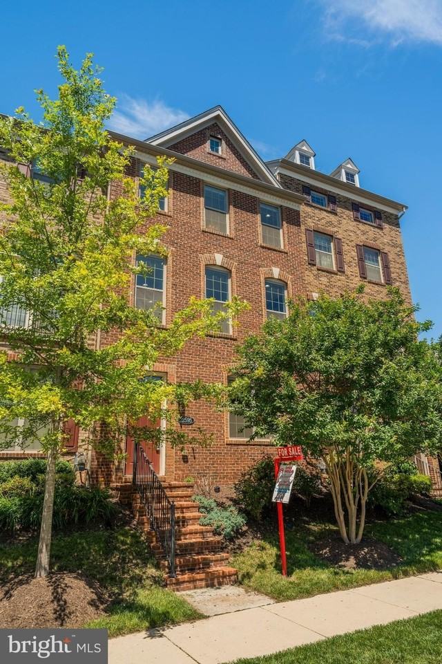 22595 Willington Sq - Photo 5 of 50