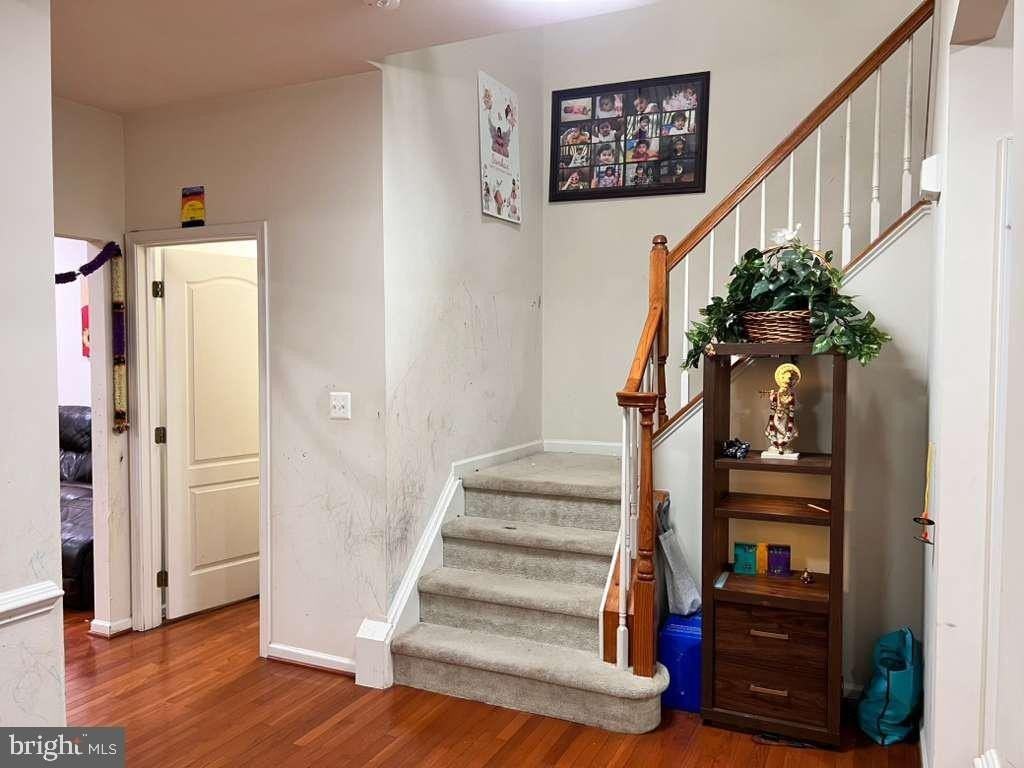 22587 Welborne Manor Sq - Photo 4 of 26