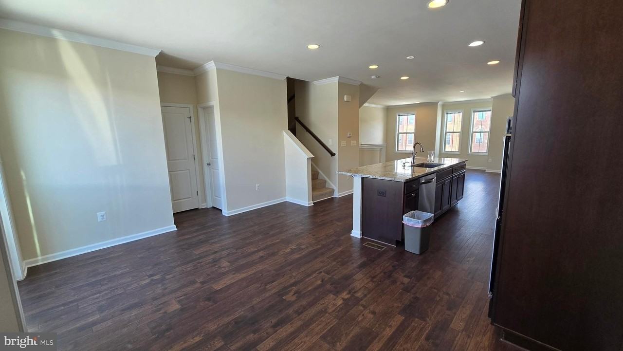 6634 Bartrams Forest Ln - Photo 7 of 43