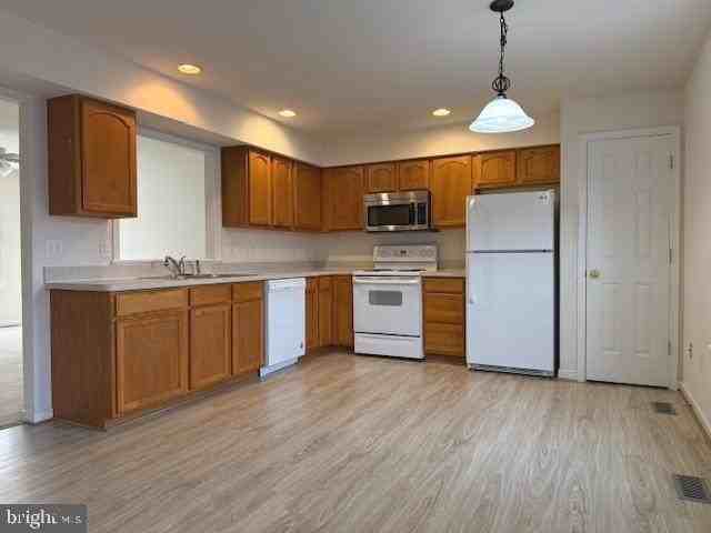 335 Ellery Ct - Photo 4 of 12