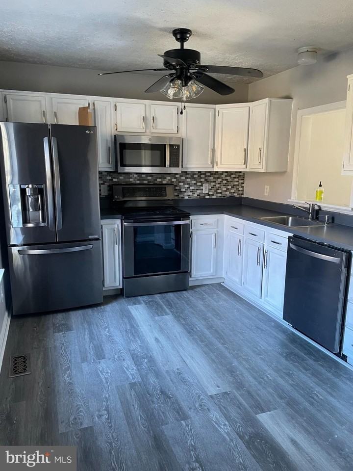 313 Stafford Mews Ln - Photo 2 of 22