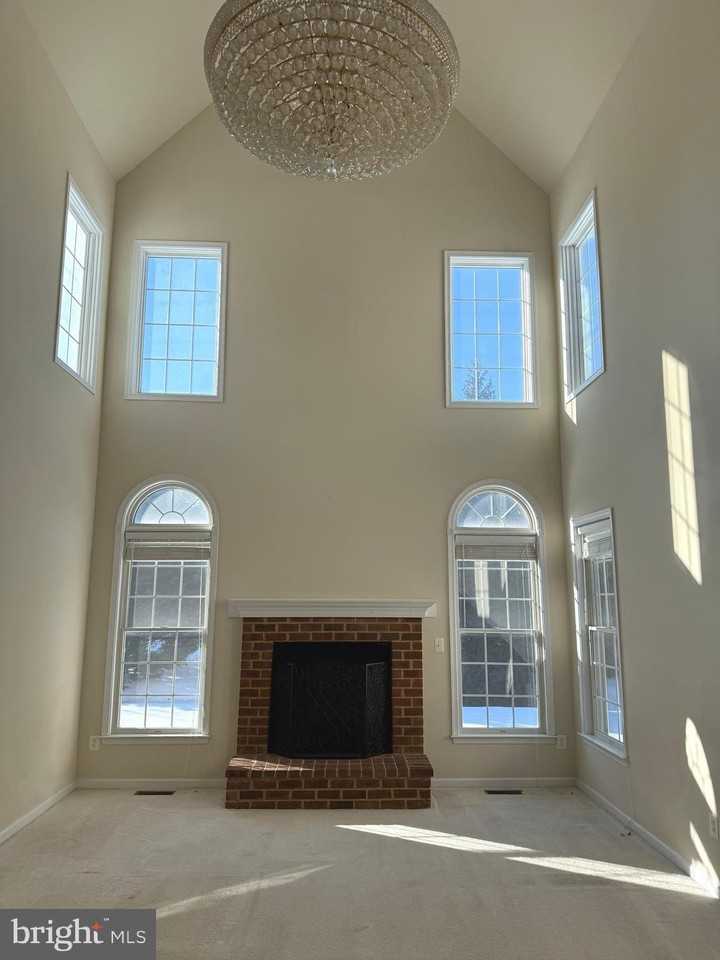 2635 Stoneridge Rd - Photo 4 of 21