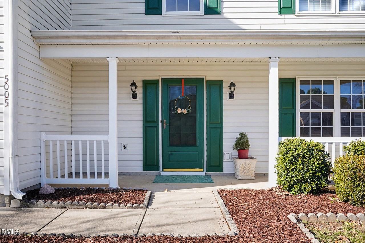 5005 Marathon Ln - Photo 4 of 32