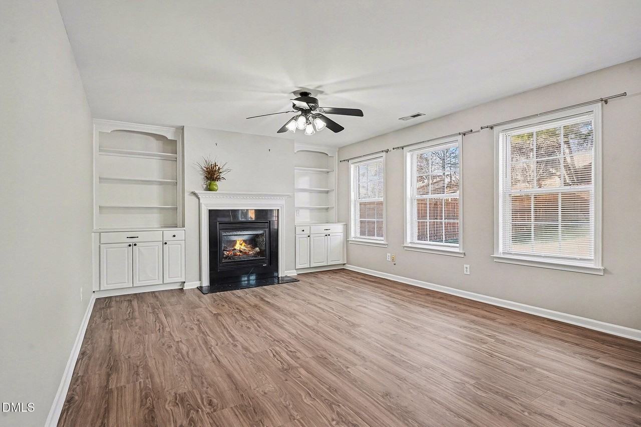 5005 Marathon Ln - Photo 5 of 32