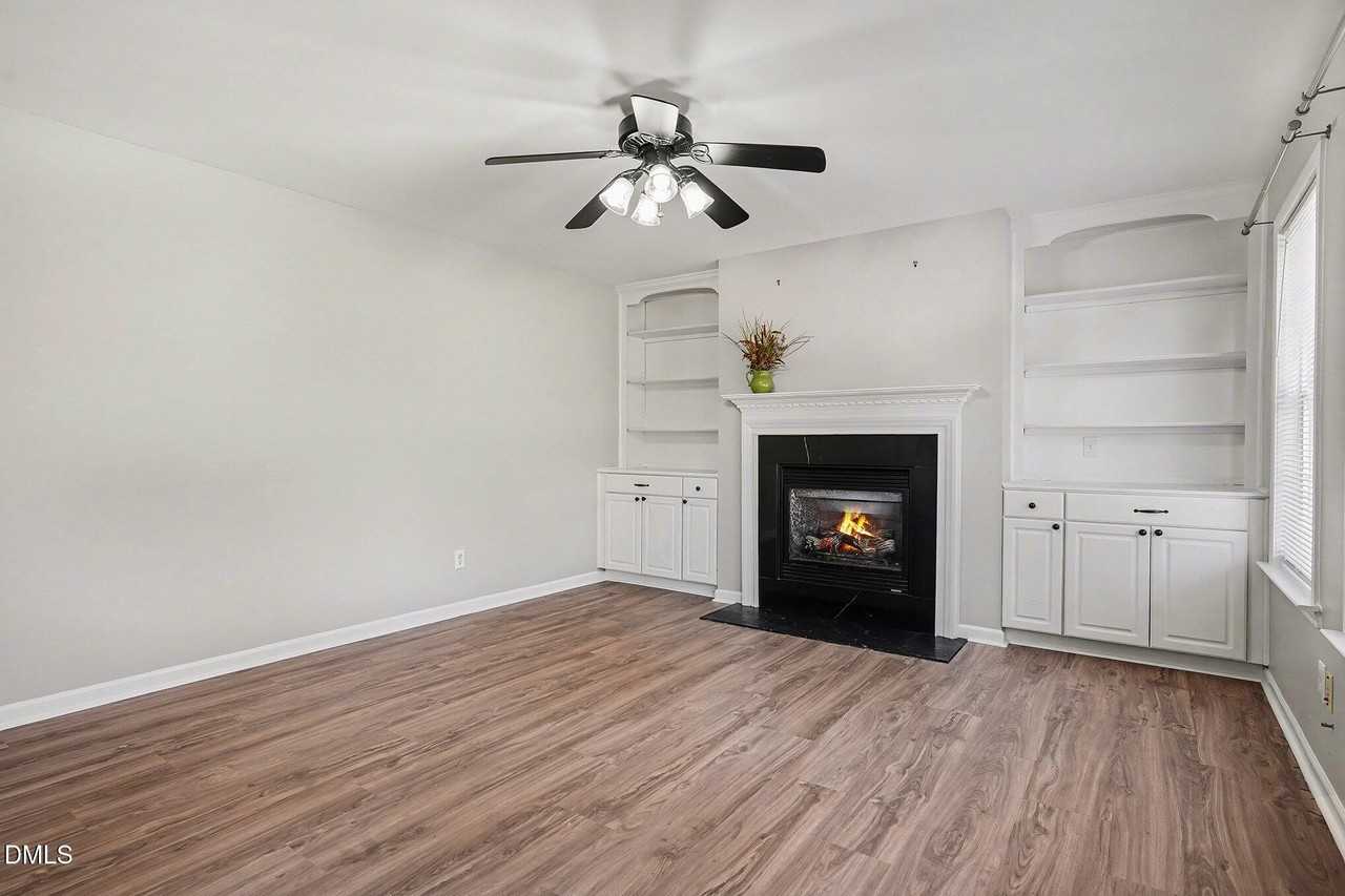 5005 Marathon Ln - Photo 6 of 32