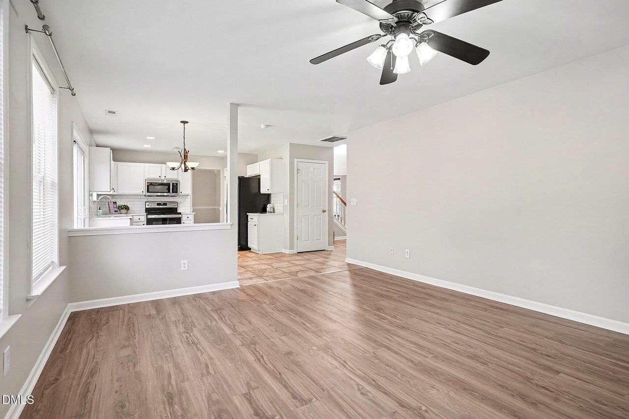 5005 Marathon Ln - Photo 7 of 32