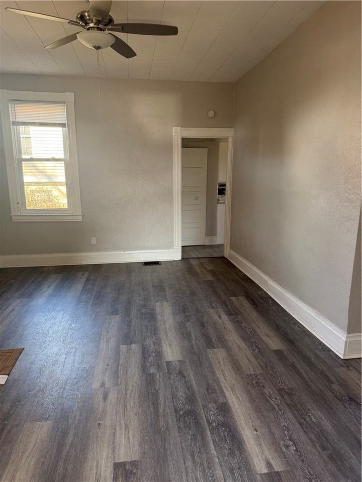 1615 Beech St - Photo 4 of 14