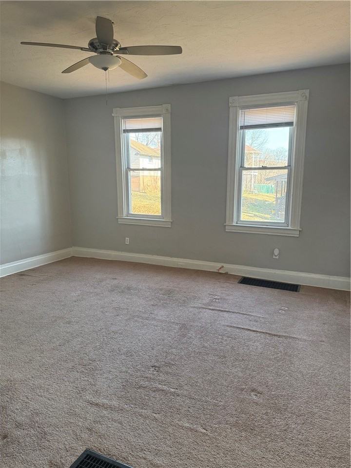 1615 Beech St - Photo 5 of 14