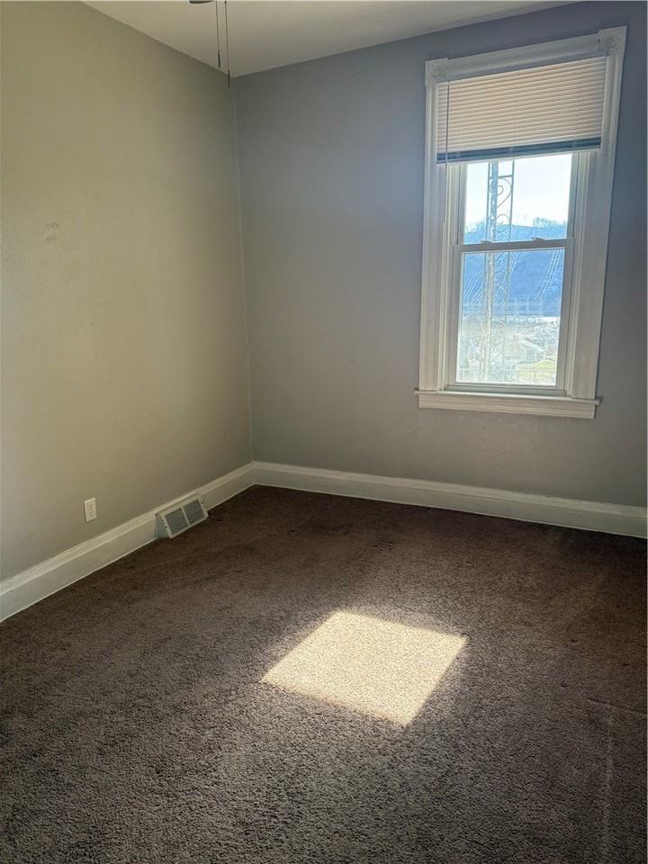 1615 Beech St - Photo 6 of 14