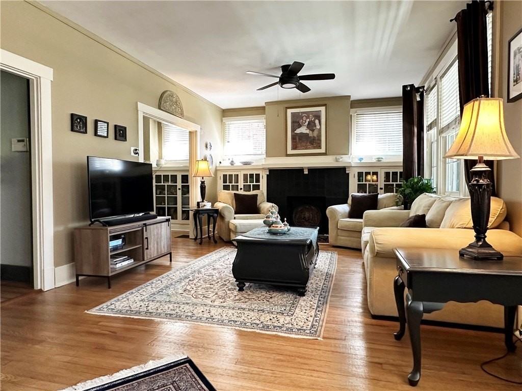 1210 Pemberton St - Photo 2 of 18