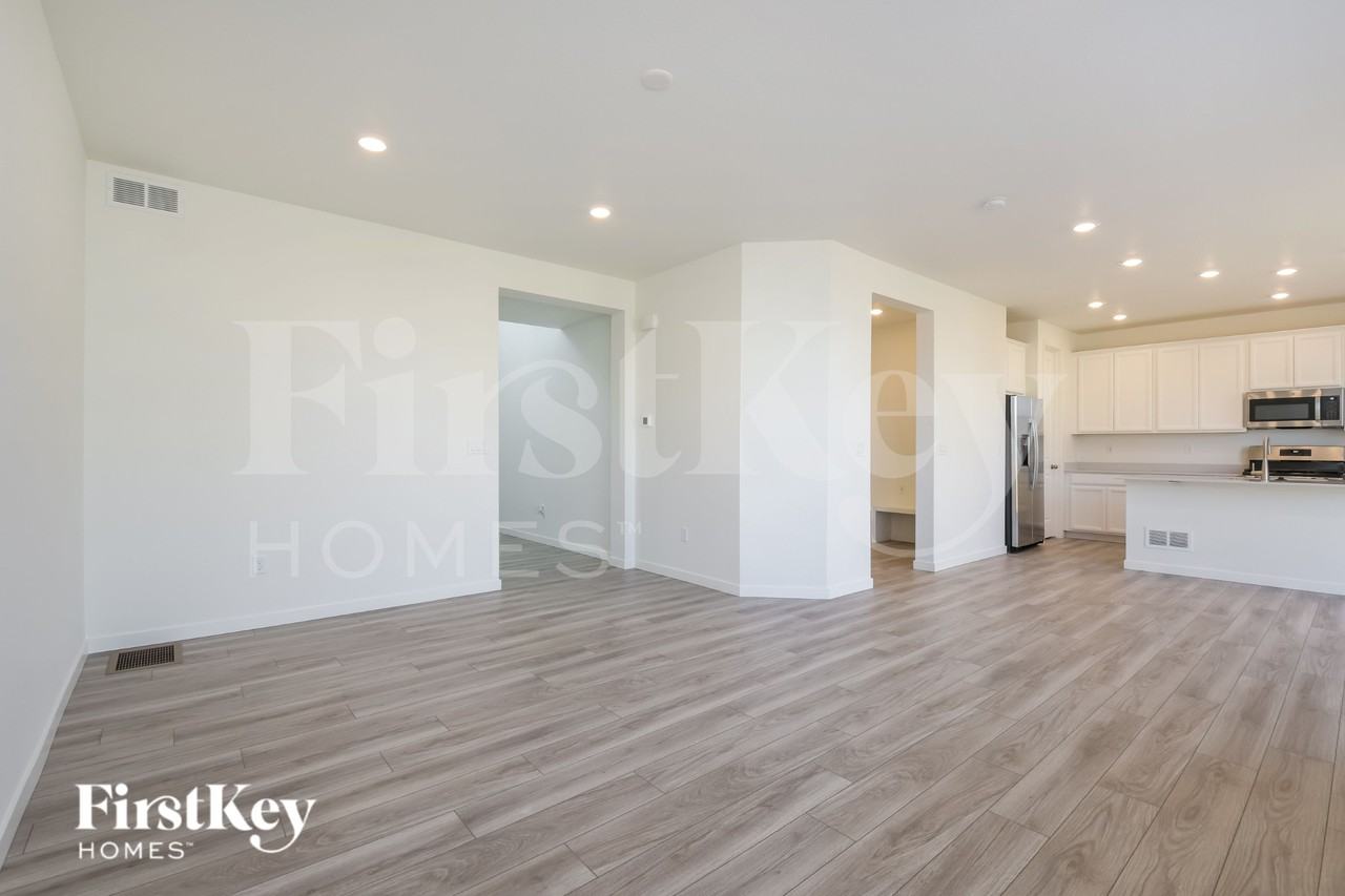 10995 Uvalda St - Photo 3 of 15