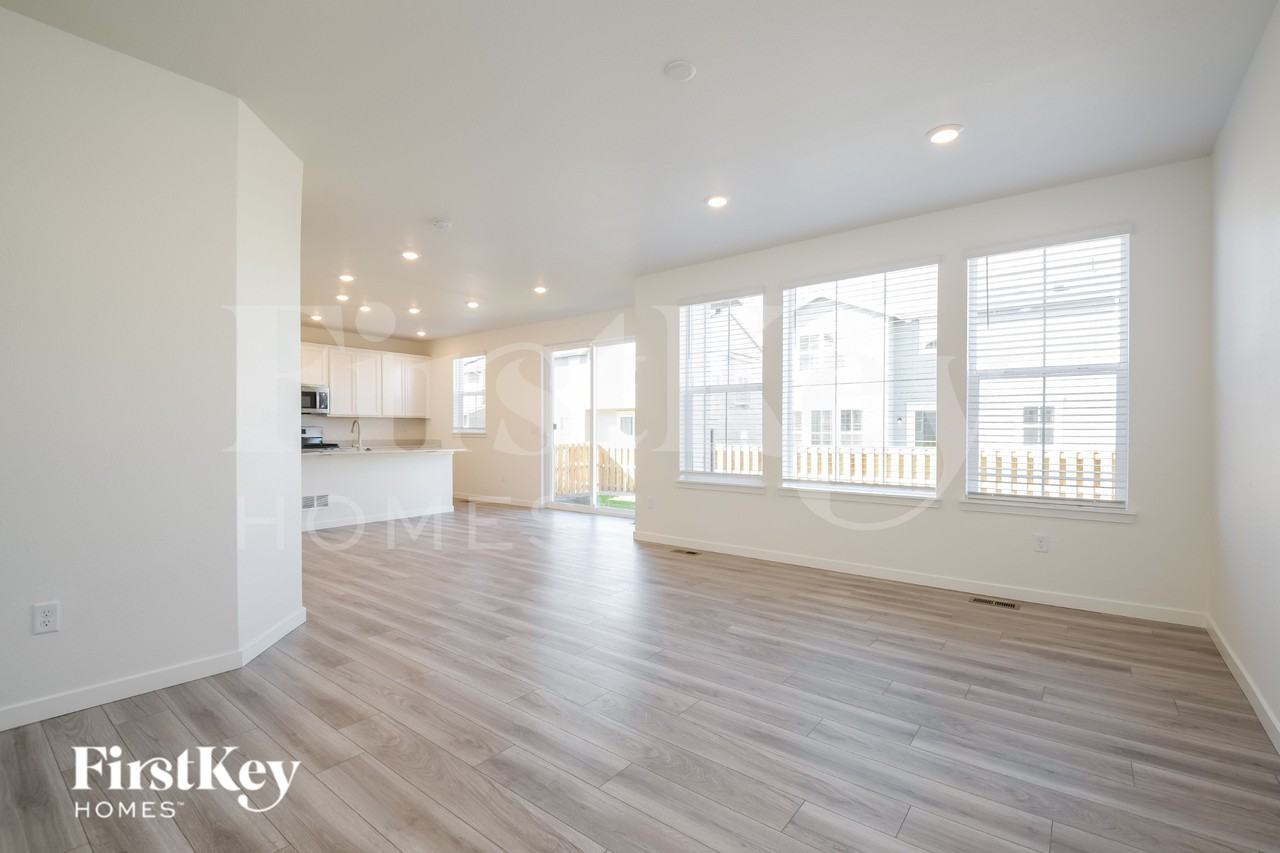 10995 Uvalda St - Photo 4 of 15