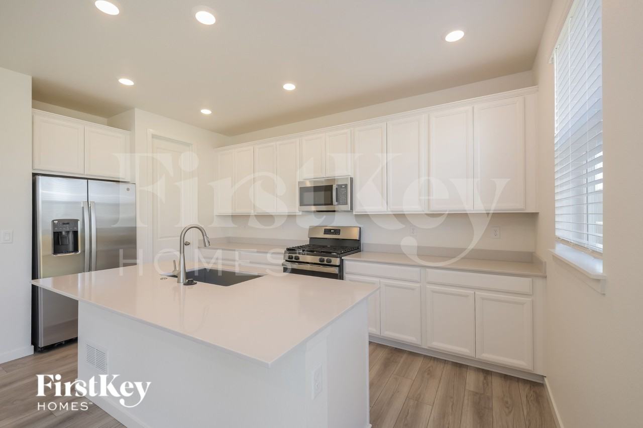 10995 Uvalda St - Photo 6 of 15