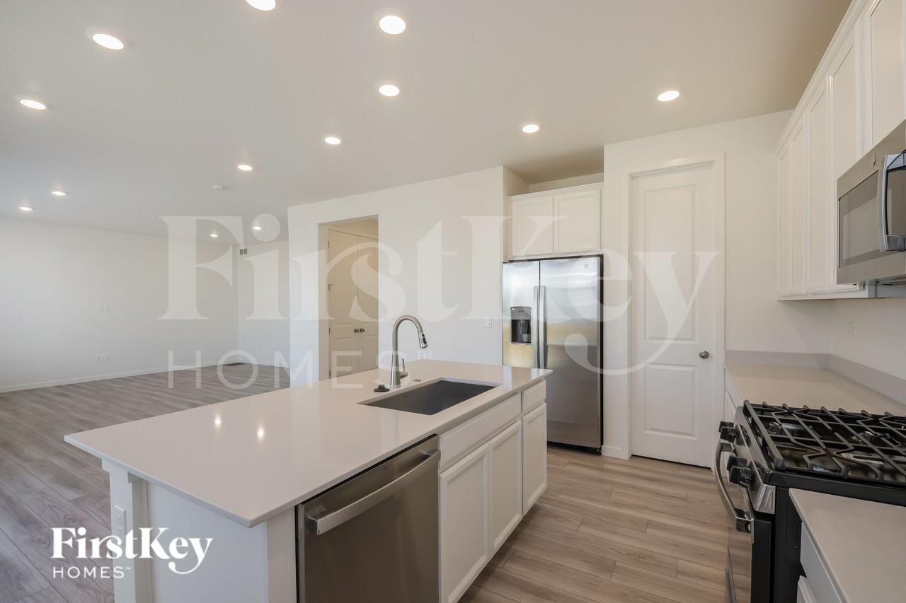 10995 Uvalda St - Photo 7 of 15