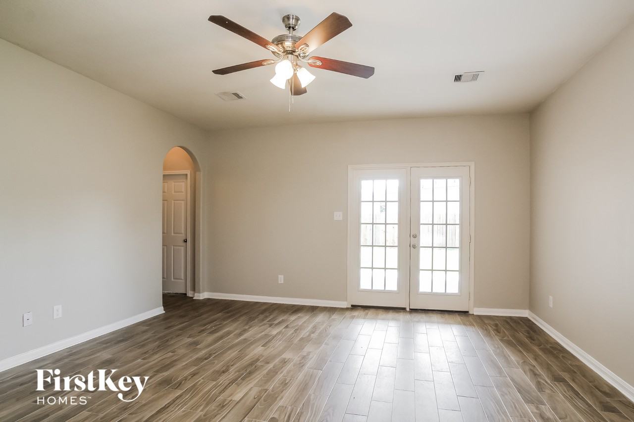 5623 That Way - Photo 3 of 15