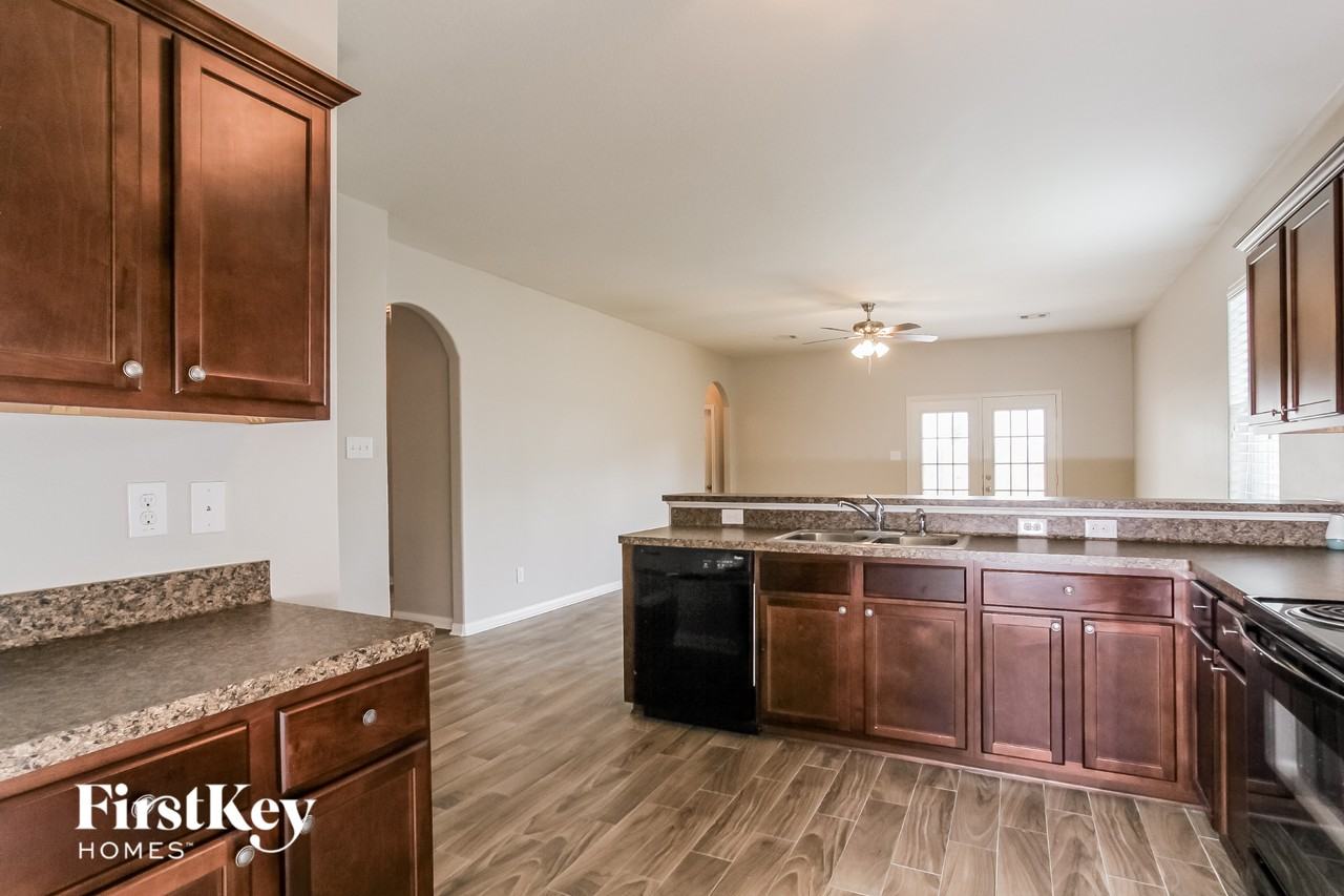 5623 That Way - Photo 6 of 15