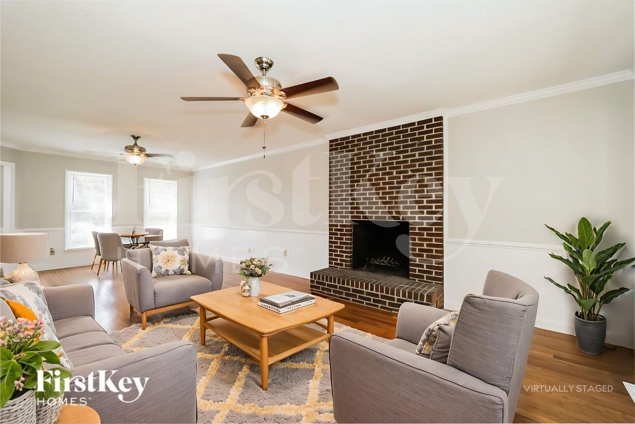 3125 Glenshire Dr - Photo 4 of 18