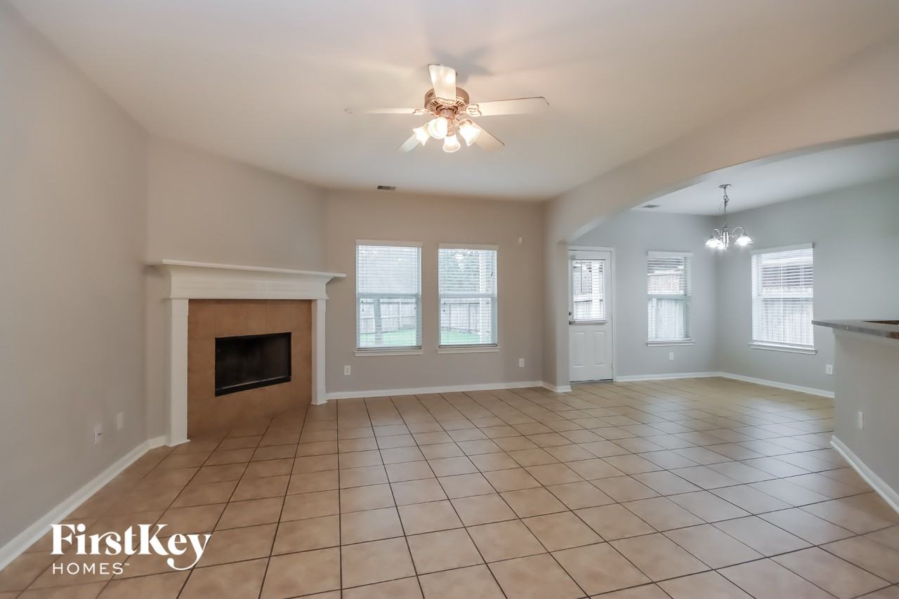 16426 Rudder Dr - Photo 3 of 15