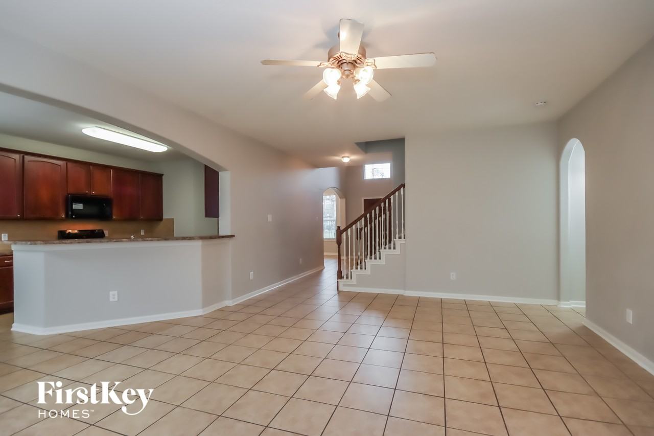 16426 Rudder Dr - Photo 4 of 15