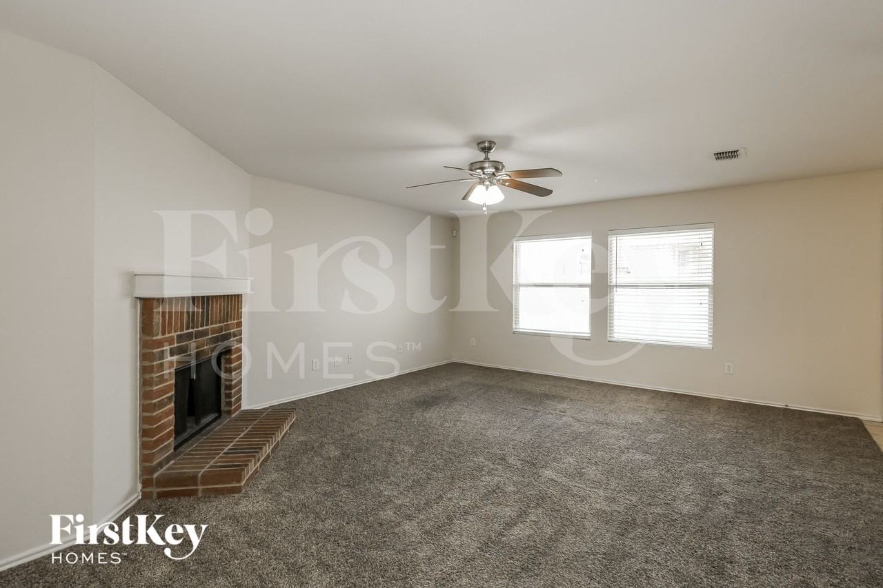 852 Cats Eye Dr - Photo 5 of 15