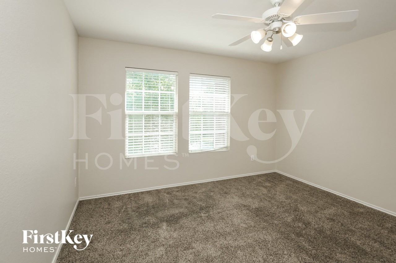 852 Cats Eye Dr - Photo 7 of 15