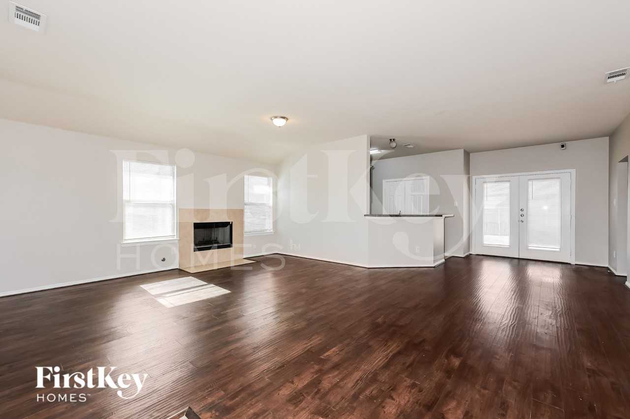 611 Hilton Dr - Photo 2 of 19