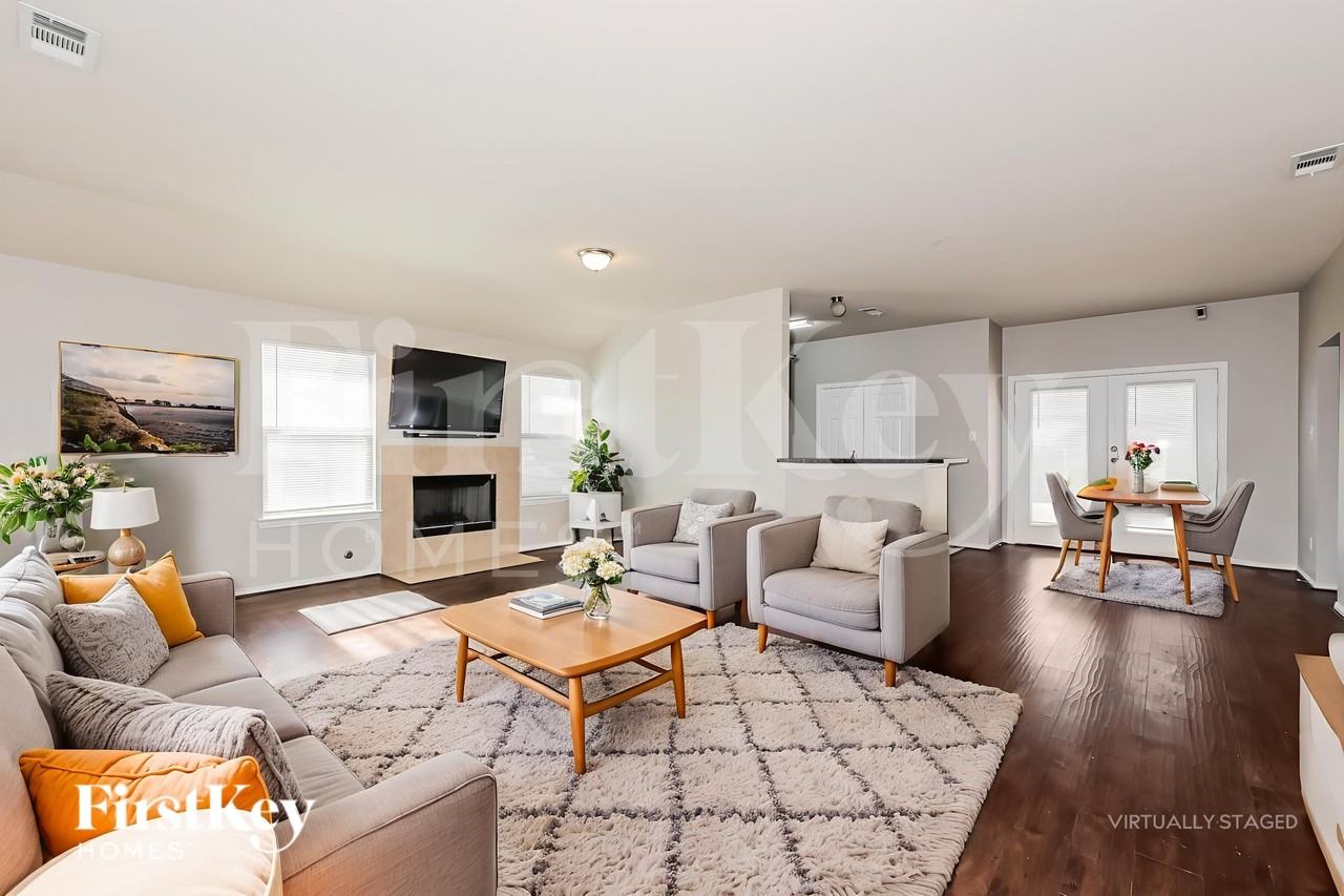 611 Hilton Dr - Photo 3 of 19