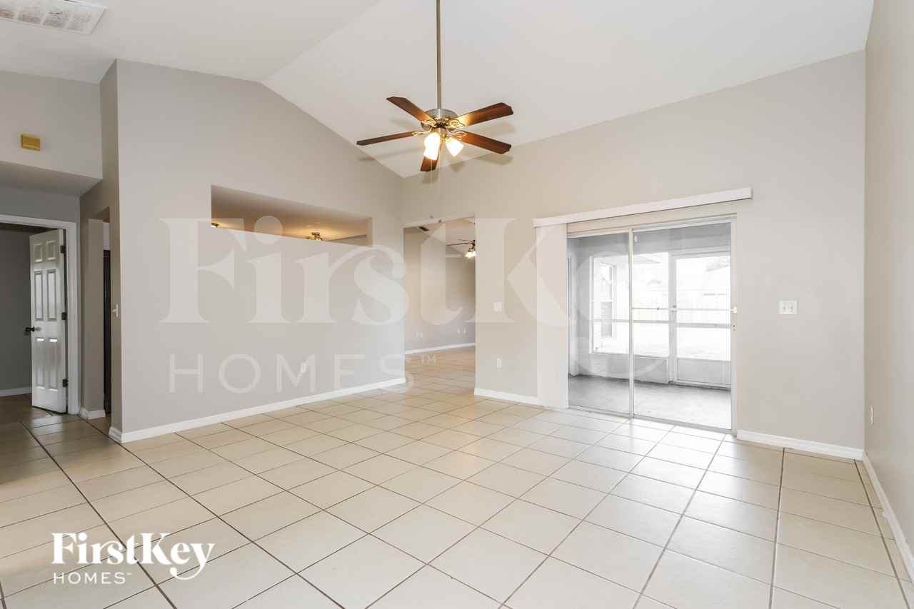 471 Firestone St Ne - Photo 3 of 19