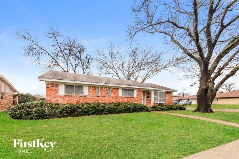 4301 Augusta Dr - Photo 2 of 16