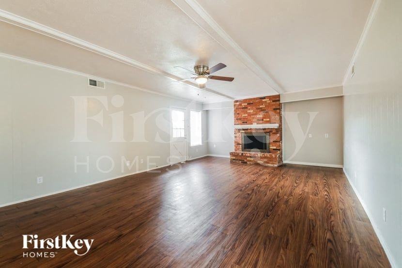 4301 Augusta Dr - Photo 3 of 16