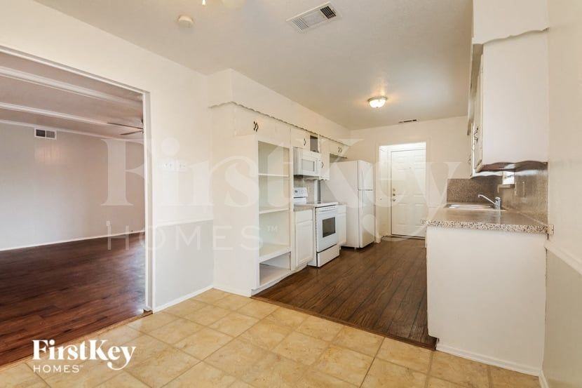 4301 Augusta Dr - Photo 7 of 16