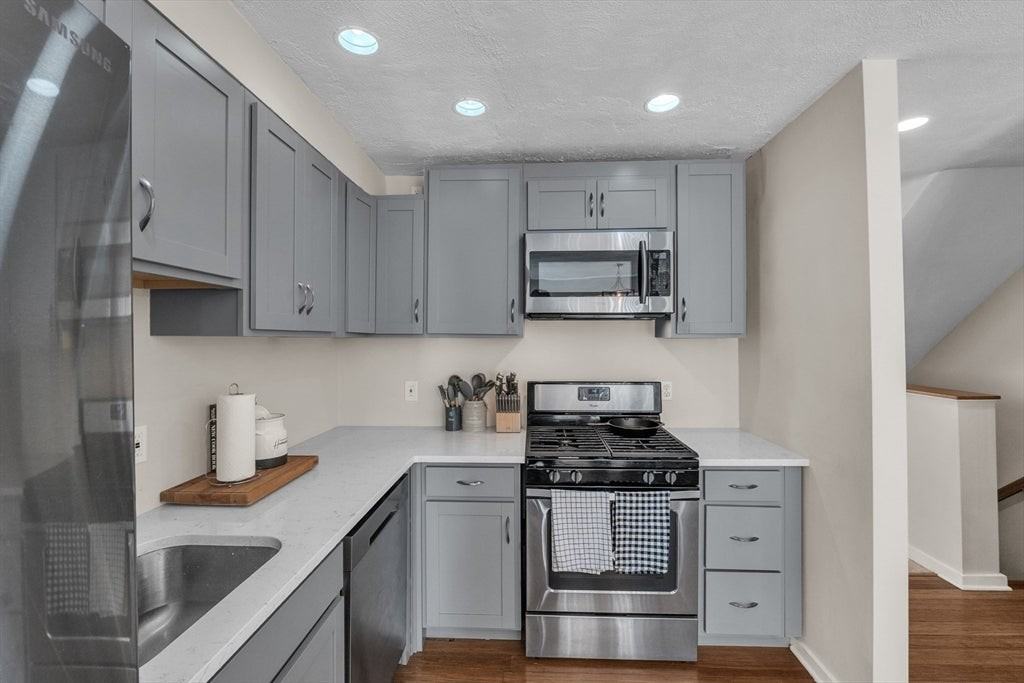18 Merlin Ct - Photo 2 of 17