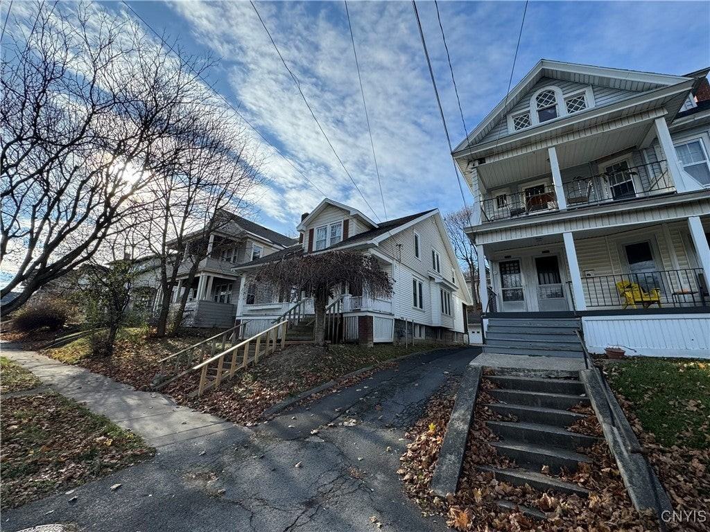 1036 Lancaster Ave - Photo 2 of 31
