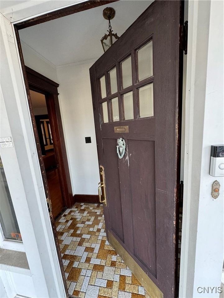 1036 Lancaster Ave - Photo 4 of 31