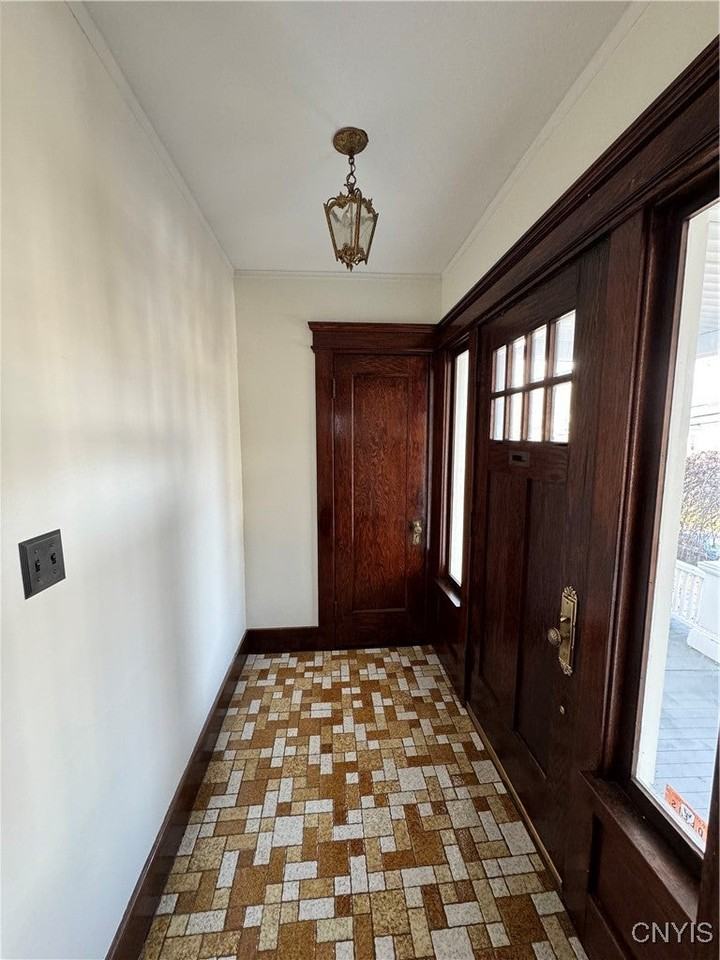 1036 Lancaster Ave - Photo 5 of 31