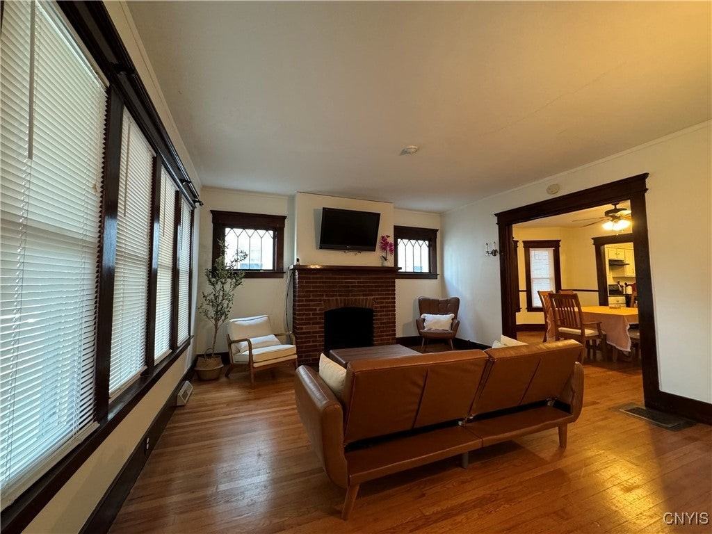 1036 Lancaster Ave - Photo 6 of 31