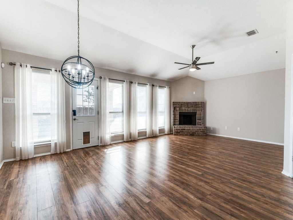 6508 Manitoba St - Photo 3 of 13